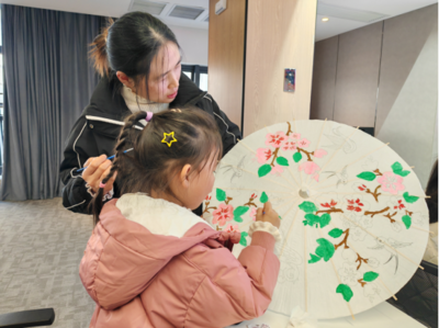 小手繪傳承，傘上綻非遺——霍山縣圖書館“非遺傳承”手繪油紙傘活動紀(jì)實(shí)